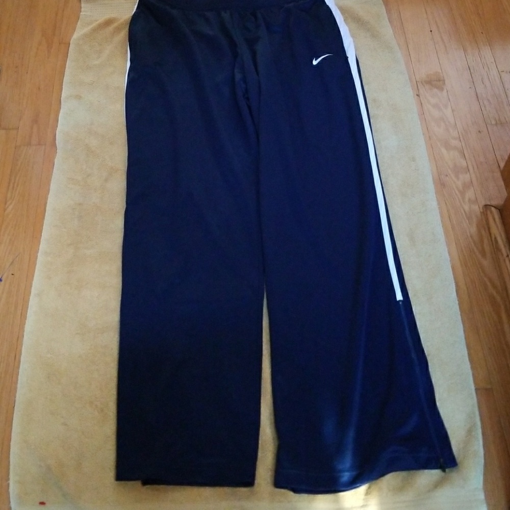 NIKE.  JOGGING PANTS